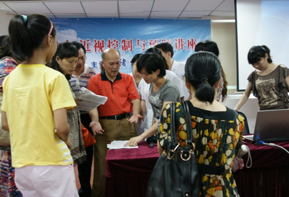 褚仁遠(yuǎn)為在場(chǎng)觀眾解答疑惑